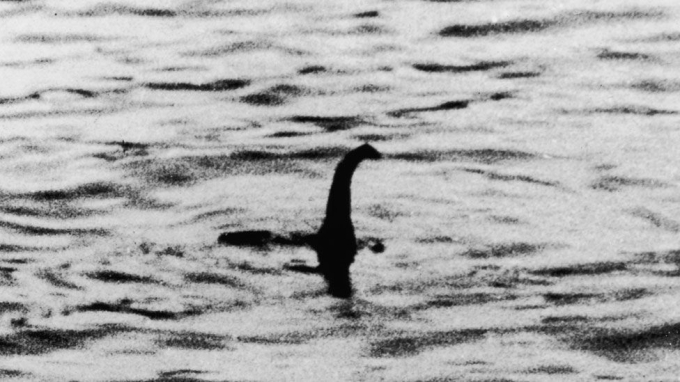 Bức ảnh nổi tiếng về quái vật hồ Loch Ness được chụp năm 1934