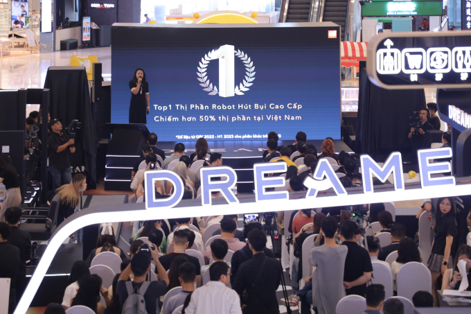   Dreame cho biết hiện theo thống kê của GFK, hãng đang đứng top 1 thị phần robot hút bụi cao cấp trên 10 triệu đồng tại Việt Nam, chiếm hơn 50% thị phần trong năm 2022 và quý 1 - 2023.  