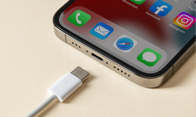 Sạc USB-C sẽ giúp việc đồng bộ việc sạc các thiết bị của người dùng tốt hơn thay vì cổng Lightning cũ. 