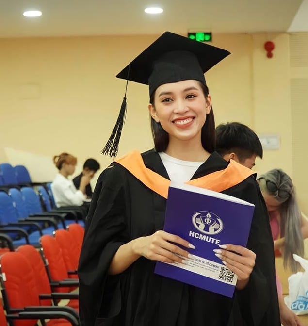 Tiểu Vy tốt nghiệp trường Đại học Sư phạm Kỹ Thuật TP.HCM sau 4 năm theo học