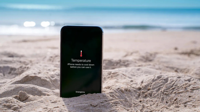 Bạn nên hạn chế để iPhone của bạn tiếp xúc với nhiệt độ cao. (Ảnh: Shutterstock)