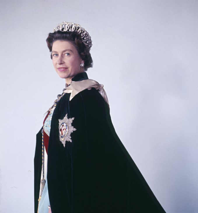 Nữ hoàng Elizabeth II yên nghỉ ở tuổi 96 sau 70 năm trị vì Vương quốc Anh