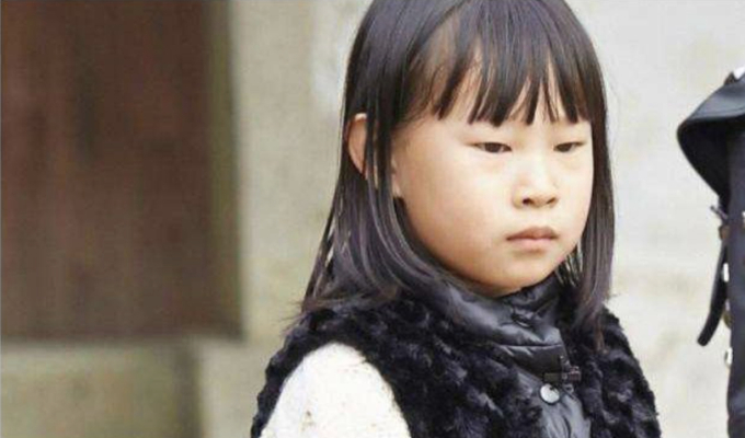Thẩm Giai Nhuận, con gái của nam diễn viên Tiểu Thẩm Dương bị chỉ trích vì vẻ ngoài kém sắc