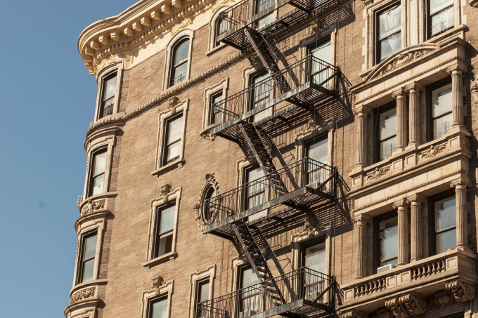 Những chiếc thang thoát hiểm được coi là biểu tượng của thành phố New York
