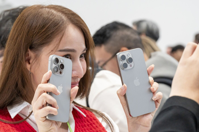 iPhone 15 Pro tại buổi ra mắt của Apple (Ảnh: Bloomberg)