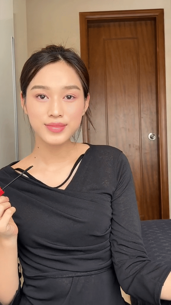 Xem Đỗ Hà hướng dẫn makeup, dân tình đồng loạt khen: Ra dáng beauty blogger lắm rồi! 