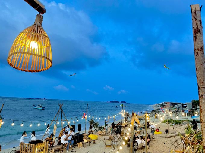 Ra đảo Phú Quý thuê nhà bán đồ ăn: Bị bảo dại nhưng giờ thu nhập cao hơn làm ngân hàng