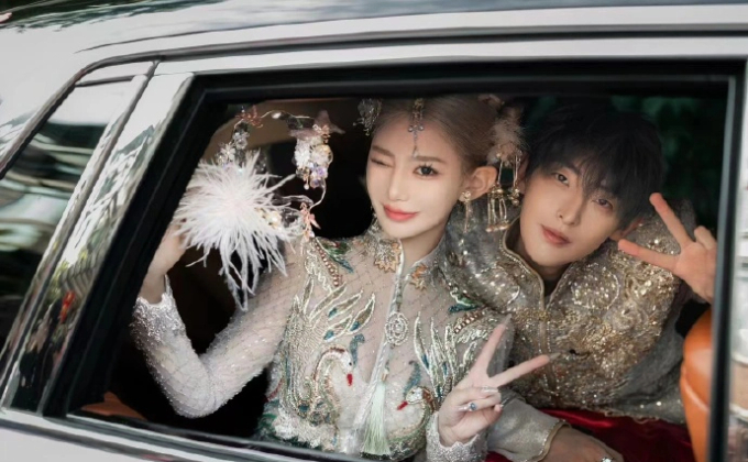 Cặp đôi nổi tiếng trên mạng xã hội Trung Quốc nhờ sở hữu vẻ ngoài cuốn hút cùng khối tài sản đáng ngưỡng mộ