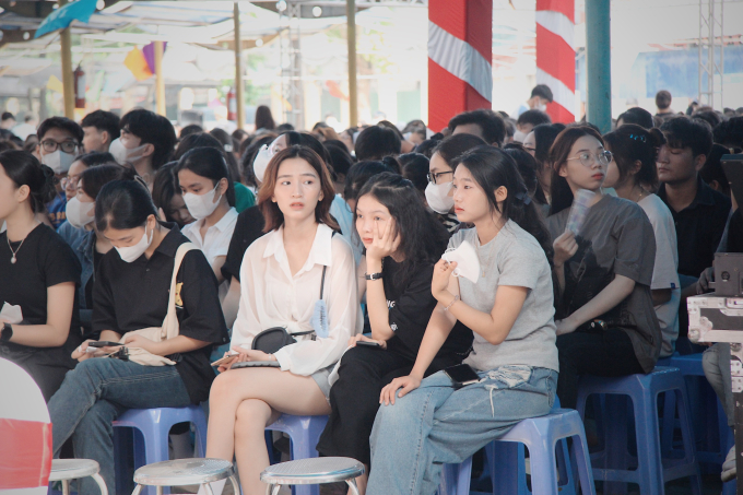 Sinh viên Trường Đại học Kinh doanh và Công nghệ Hà Nội tham gia lễ khai giảng