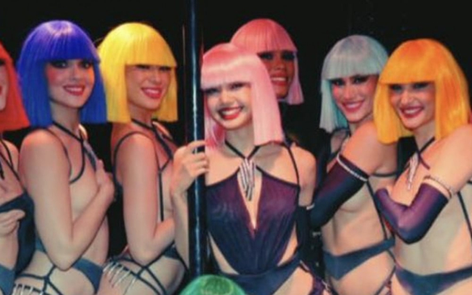 Việc Lisa biểu diễn tại Crazy Horse Paris nhận được nhiều ý kiến trái chiều từ cộng đồng fan K-pop