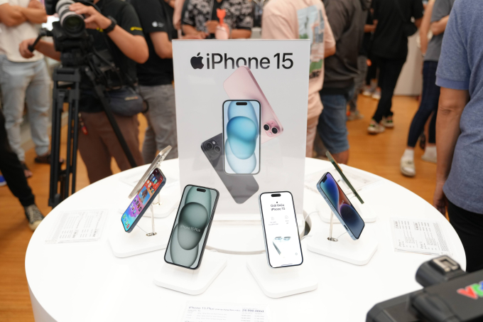 Việc iPhone 15 được mở bán sớm tại Việt Nam không chỉ giúp người dùng sở hữu sớm sản phẩm mà còn tạo nên hiệu ứng tích cực cho thị trường.