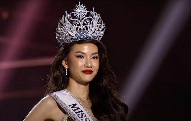 Khoảnh khắc đăng quang Miss Universe Việt Nam 2023 của Bùi Quỳnh Hoa