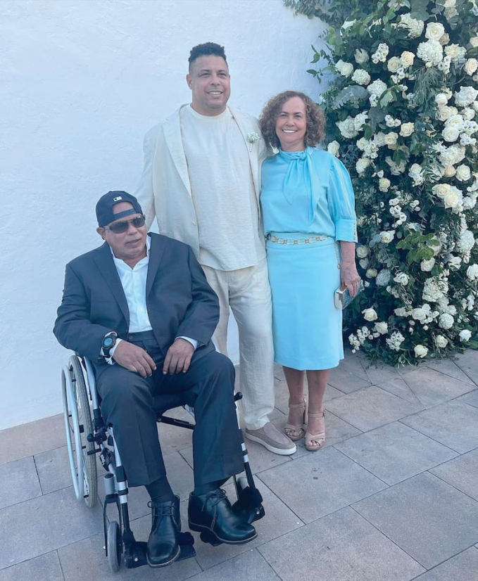 Cha mẹ của cựu danh thủ Ronaldo tham gia bữa tiệc cưới của con trai
