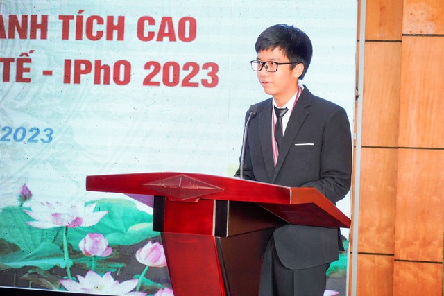 Em Nguyễn Tuấn Dương đoạt Huy chương Bạc tại Kỳ thi Olympic Vật lý quốc tế-IPhO 2023