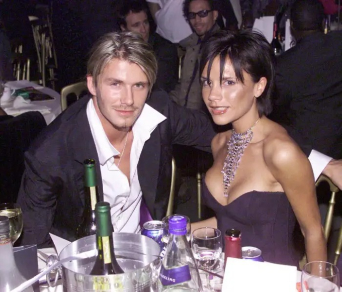 Beckham và Victoria quen nhau từ năm 1997. Cặp đôi kết hôn và sinh con đầu lòng năm 1999
