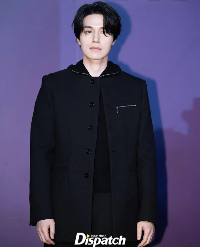 Lee Dong Wook khoe vẻ đẹp nam tính, góc cạnh trong trang phục all black 