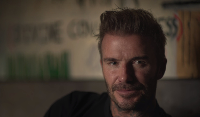 Beckham xúc động khi hồi tưởng lại quãng thời gian khó khăn sau khi phải nhận thẻ đỏ tại World Cup 1998. Ảnh chụp màn hình