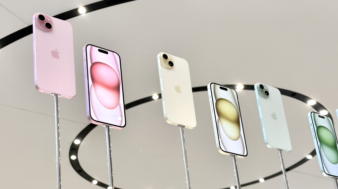 Sức mua của iPhone khoá mạng tại Việt Nam ngày càng sụt giảm, nhiều người không còn mặn mà với dòng điện thoại khóa mạng này. (Ảnh: Future)