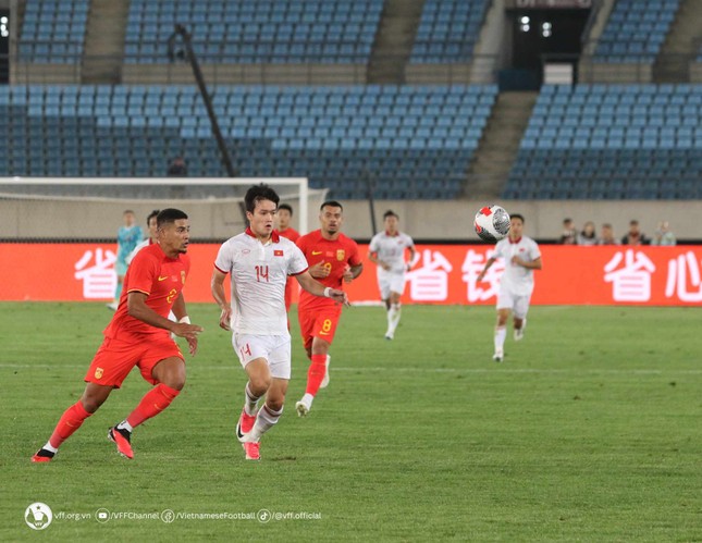 Tuyển Việt Nam có được hiệp đấu đầu tiên không tồi trước đội chủ nhà Trung Quốc