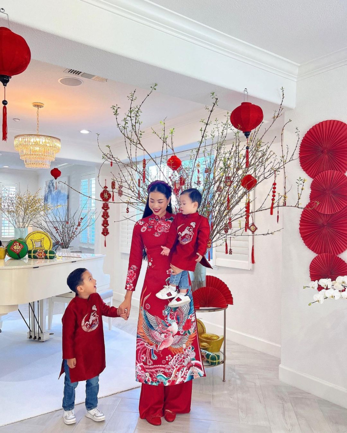 Cứ vào những dịp đặc biệt như lễ tết, sinh nhật,... căn nhà của Phạm Hương lại ngập tràn màu sắc nhờ bàn tay khéo léo của cô. 