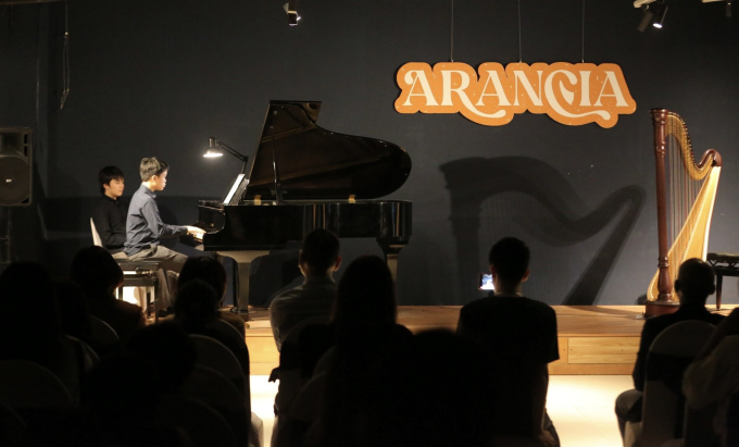   Tối 14/10, tại Không gian văn hóa Nghệ thuật V-Art Space (Hà Nội), buổi hòa nhạc mang tên “Arancia!” đã được các các bạn học sinh thuộc nhóm Project L'umore tổ chức thành công với sự tham gia của các bạn học sinh, các nghệ sĩ trẻ chuyên và không chuyên đến từ các trường trên địa bàn thành phố Hà Nội.  