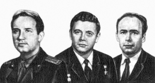   Các phi hành gia Georgi Dobrovolski (trái), Vladislav Volkov (giữa) và Viktor Patsayev (phải)  