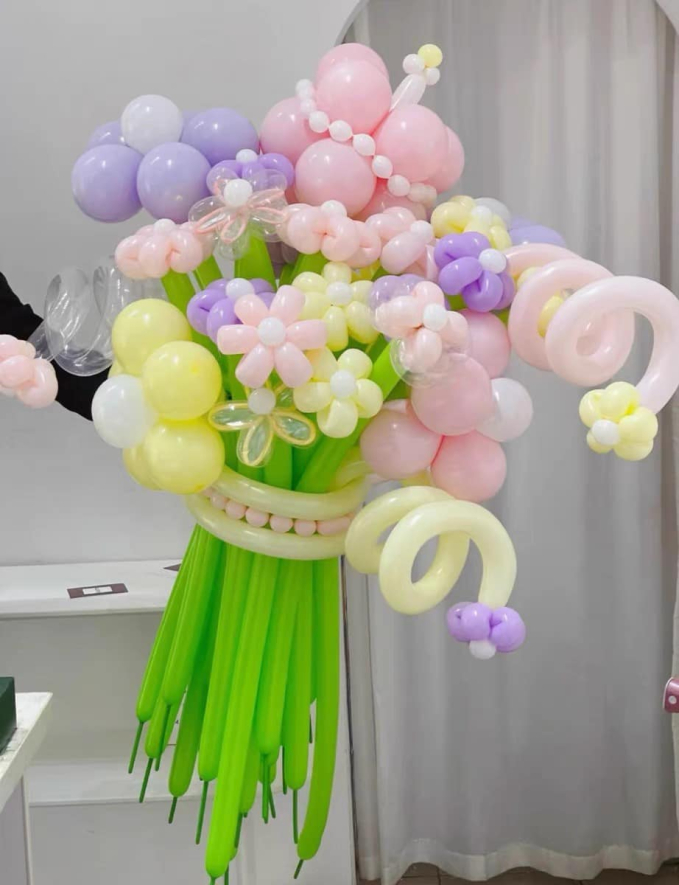 Một số sản phẩm hoa bóng bay tại shop của Mona - Flower Ballon của Phương Thảo.