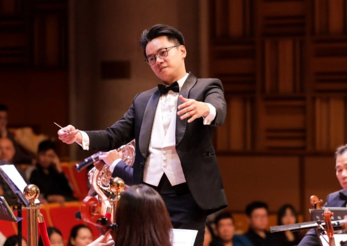 Chồng Thanh Hằng đang giữ vị trí chỉ huy dàn nhạc Saigon Pops Orchestra và công tác tại Nhà hát Giao hưởng, Nhạc Vũ kịch TP.HCM.