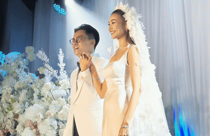 Hôn lê của siêu mẫu Thanh Hằng và chồng nhạc trưởng diễn ra vào tối ngày 22/10.