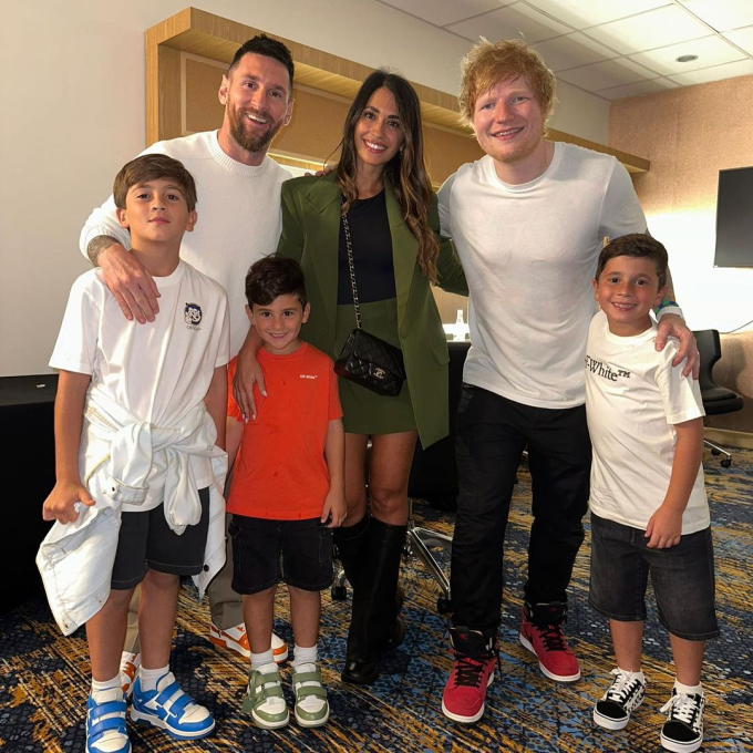 Bức ảnh gia đình Messi chụp cùng Ed Sheeran