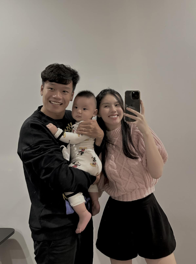 Gia đình hạnh phúc của Thành Chung - Tố Uyên 