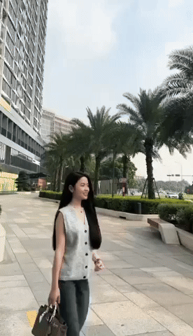 Quang Hải tự tay quay video cho bạn gái 