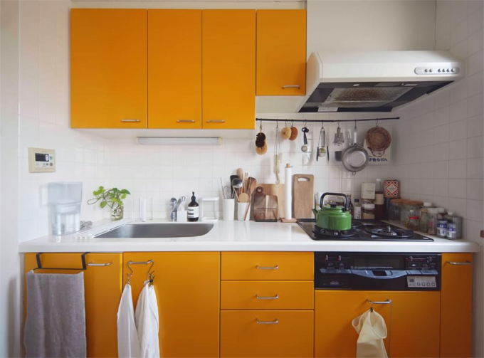 Căn bếp nhỏ có thiết kế mang hơi hướng vintage, cổ điển.
