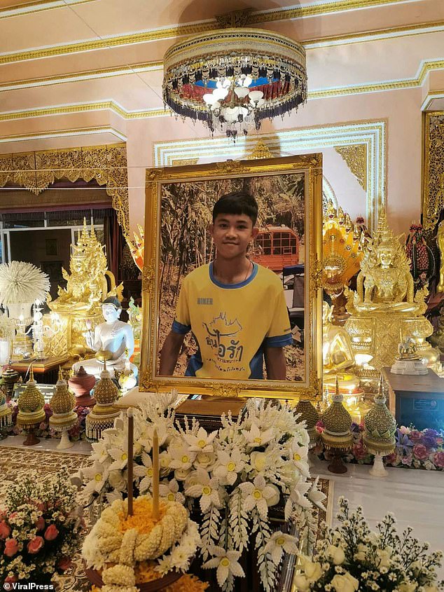Lễ tang của Dom tại quê nhà Thái Lan khiến nhiều người xót xa