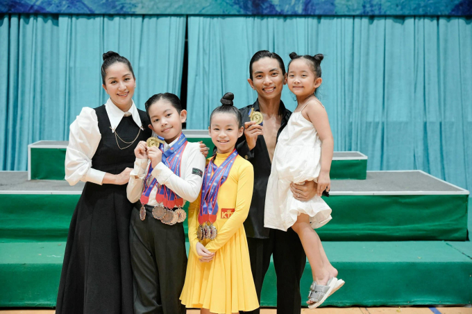 Gia đình Phan Hiển tại giải đấu (Ảnh: FBNV)