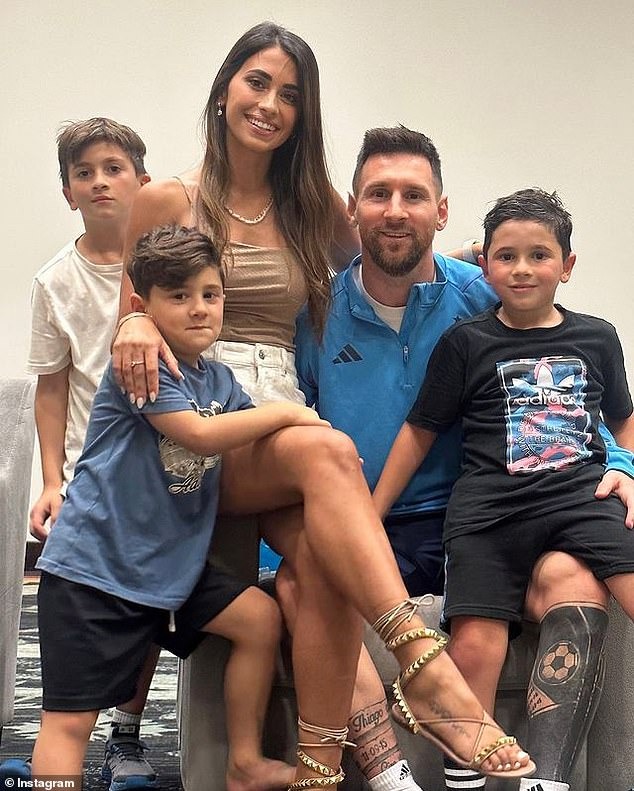 Gia đình nhỏ hạnh phúc của Messi. Siêu sao 36 tuổi cho biết đã hoàn thành mọi mục tiêu trong sự nghiệp nên sẽ tận hưởng niềm đam mê chơi bóng ở giai đoạn này