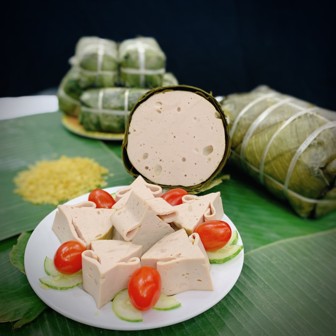Giò lụa là món ăn quen thuộc trong mâm cơm ở Việt Nam, nhưng dịch 