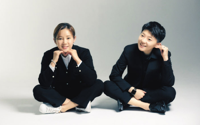 Nam Hyun Hee (trái) và vị hôn phu 