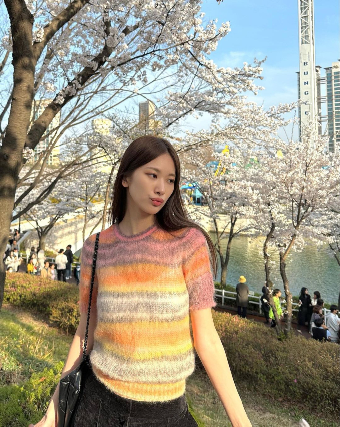 Bạn gái tin đồn của Choi Woo Shik nhận mưa lời khen vì xinh đẹp, lại thêm style sành điệu hết nấc