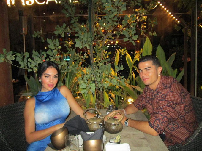 Ronaldo và bạn gái dùng bữa tại một nhà hàng ở thủ đô Riyadh, Saudi Arabia cách đây chưa lâu