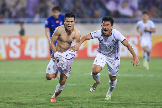 Tiền đao Phạm Tuấn Hải lập cú đúp giúp CLB Hà Nội thắng 2-1 Wuhan Three Towns tại AFC Champions League tối ngày 8/11 diễn ra trên sân Mỹ Đình 