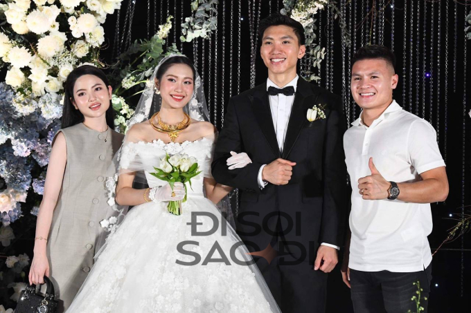 Quang Hải và Chu Thanh Huyền đi ăn cưới 