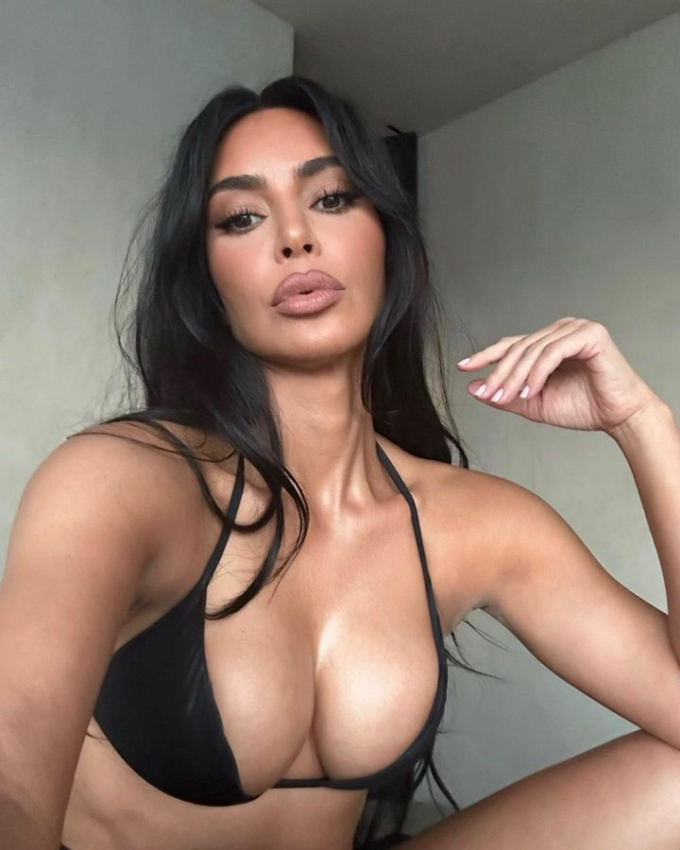 Là một trong những người có lượng followers cao nhất trên Instagram, Kim Kardashian có rất nhiều ảnh hở bạo
