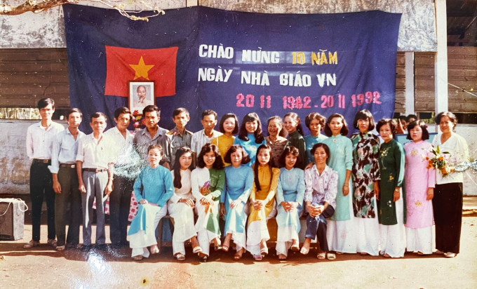 Lễ mít-tinh chào mừng 10 năm Ngày Nhà giáo Việt Nam năm 1992