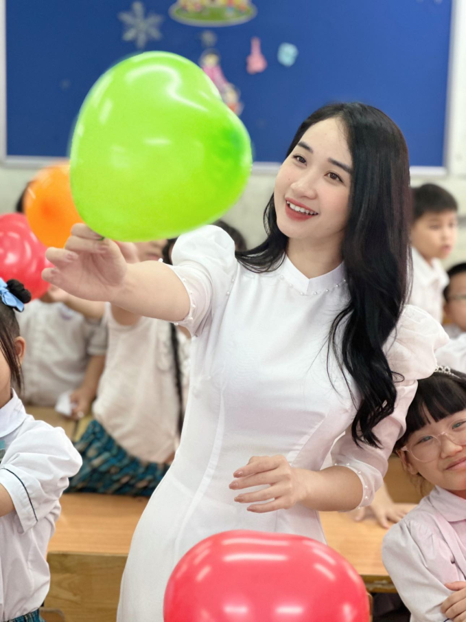 Phương Thảo đang làm giáo viên tiểu học ở Hà Nội