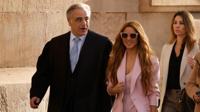 Shakira và luật sư Pau Molins