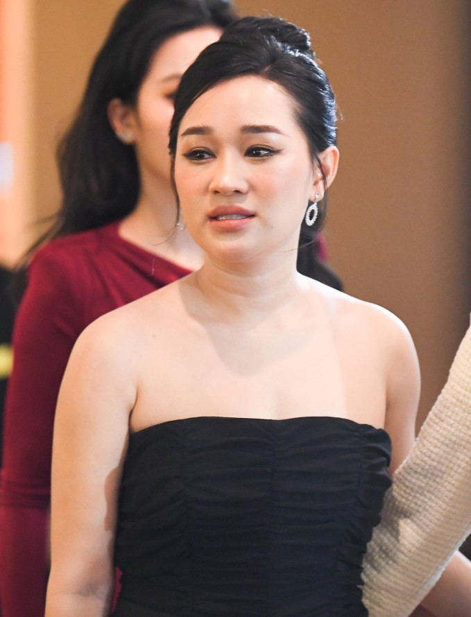 Vợ Tấn Tài mặc khá sexy khi xuất hiện ở lễ cưới (Ảnh: PH) 