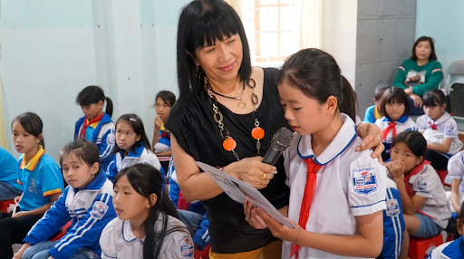 Hiện thực hóa ước mong của hàng trăm ngàn học sinh Việt Nam: Để nhà vệ sinh thực sự vệ sinh