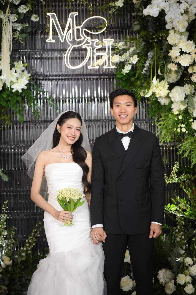 Đám cưới của cặp đôi chiếm trọn sự quan tâm của netizen