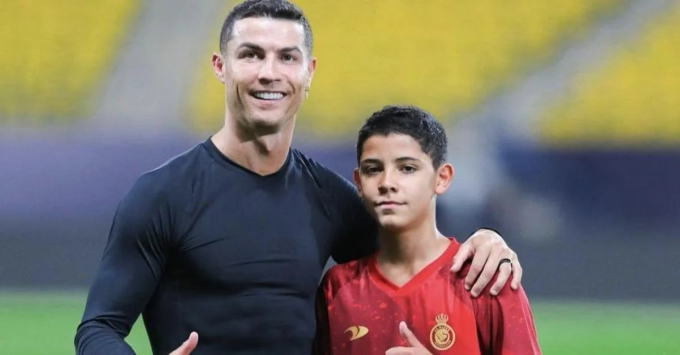 Ronaldo Jr hứa hẹn tiếp bước cha trong tương lai